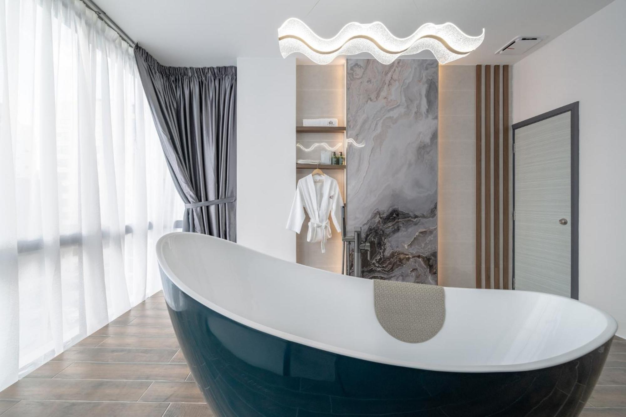 Saturn Hotel Джордж Таун Екстериор снимка